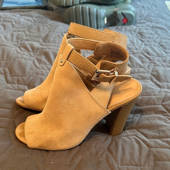 Express Camel Peep-Toe Heels Size 6 - Picture 1 of 6